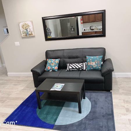 Beautiful Bedroom At Central Балтимор Екстериор снимка